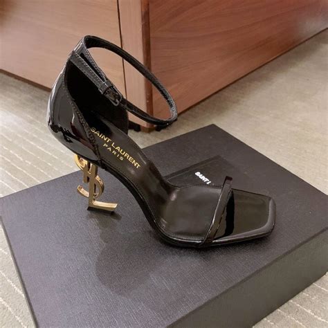 รองเท้า saint laurent ผู้หญิง